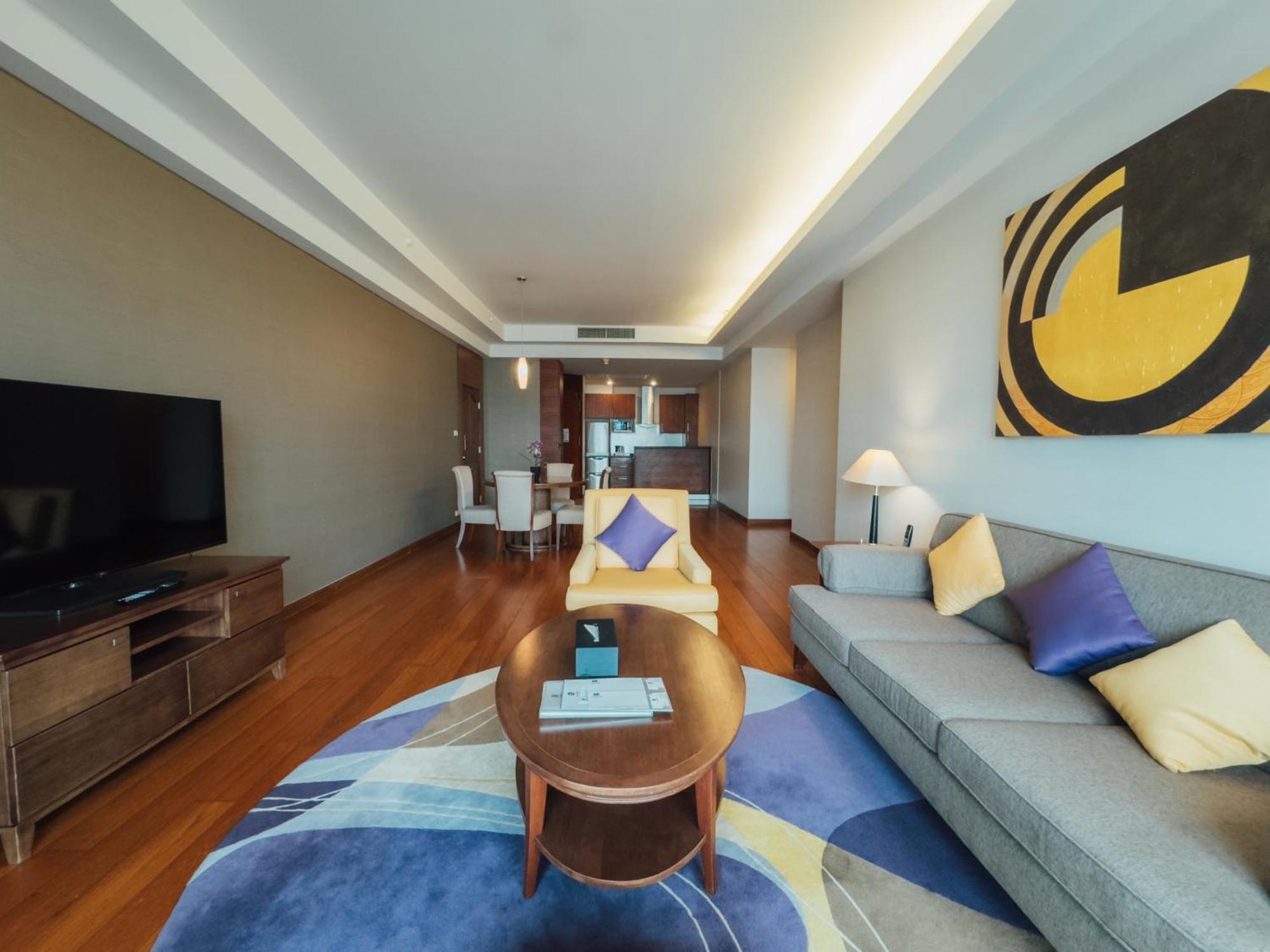 Column Bangkok Hotel - SHA Extra Plus Bagian luar foto